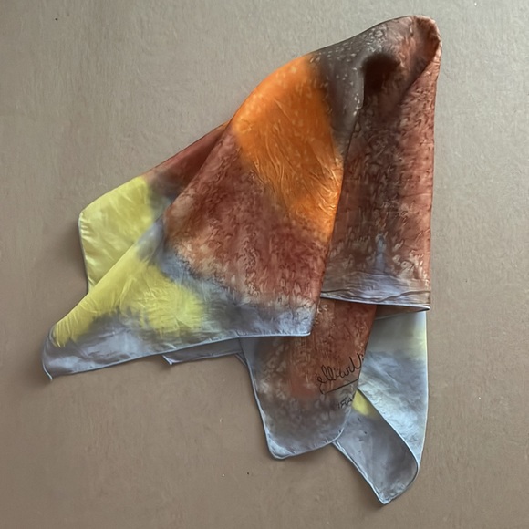 Silk Remoy d’Urville scarf 21 inches square. Has the word Paris under the name. - Picture 4 of 7